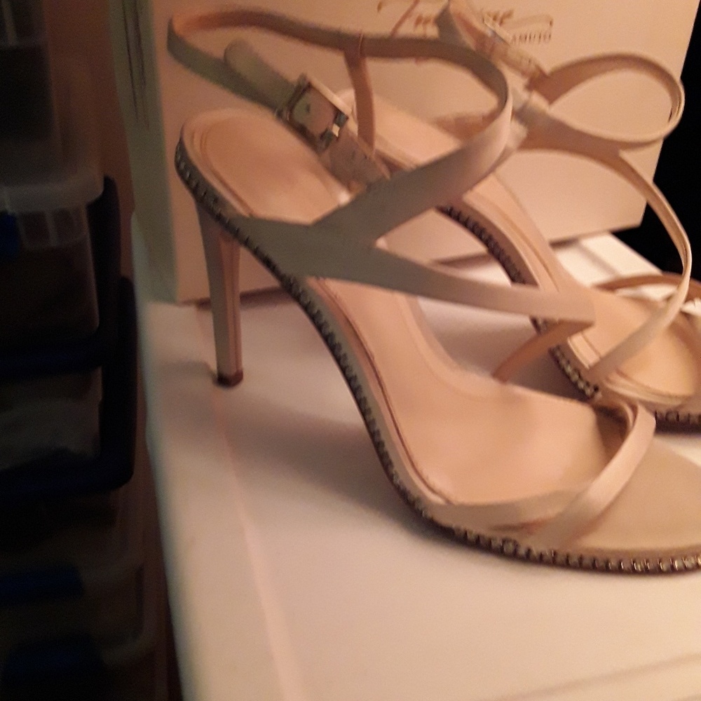 Vince Camuto - Picture 5 of 6